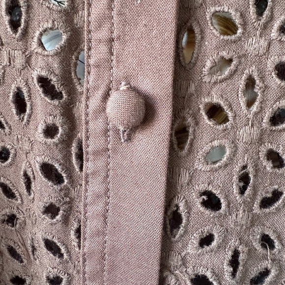 Susan Graver Style Brown Eyelet Long Sleeve Button Up Blouse Size S 100% Cotton - Picture 8 of 12